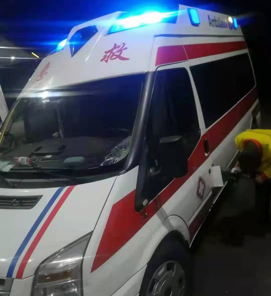 高州市专业救护车出租